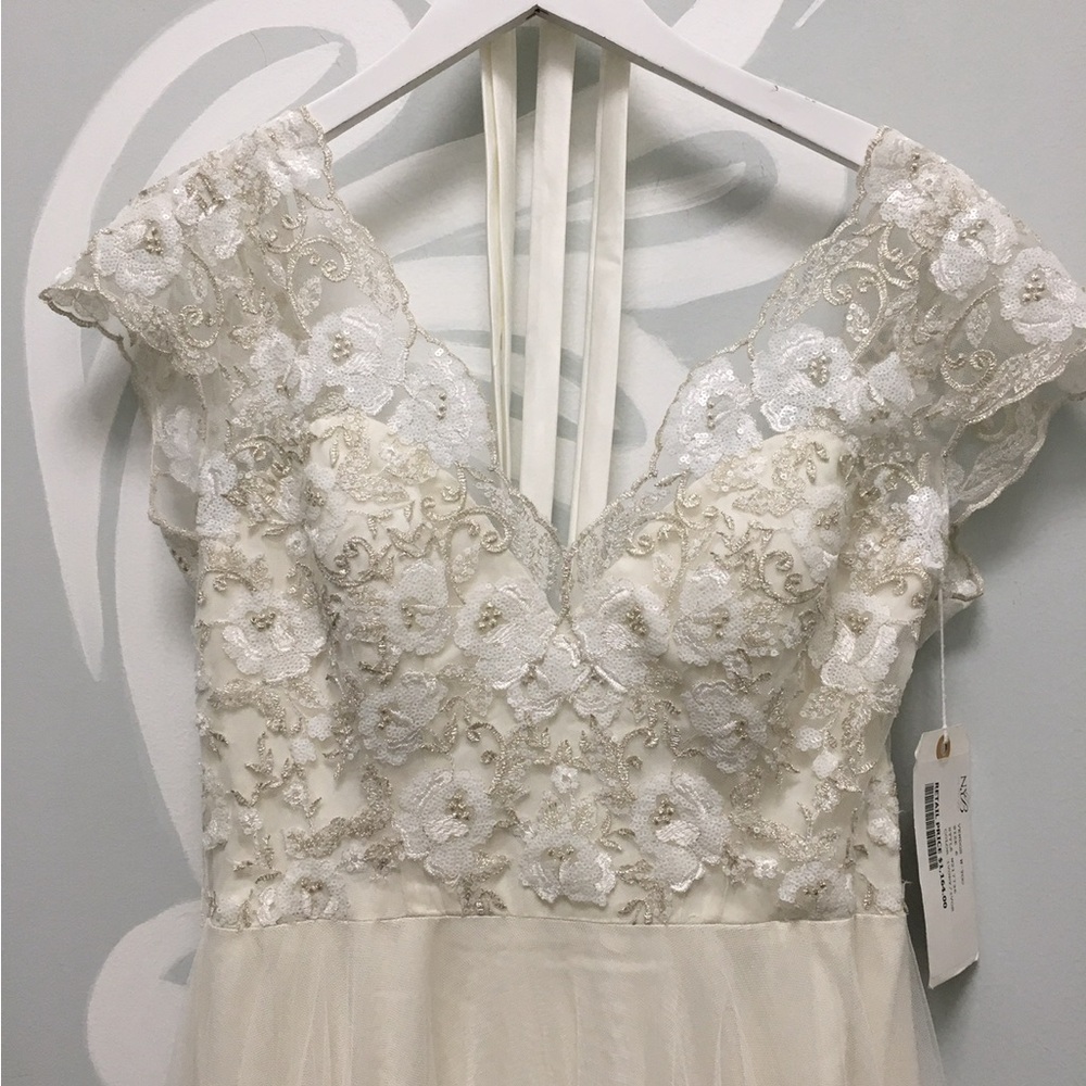 Elegant Lace Bridal Gown